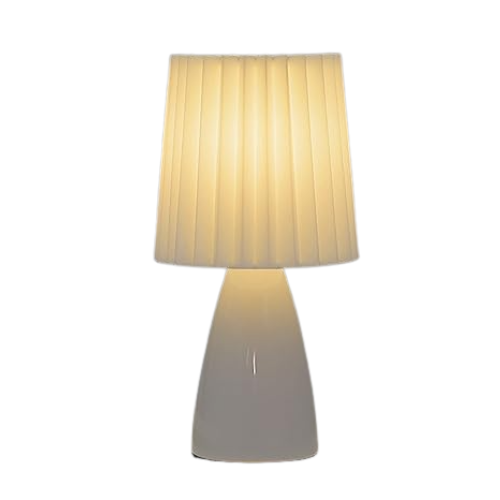 le produit Lampe plissée vu de face sur un fond blanc, produit allumé et couleur du produit