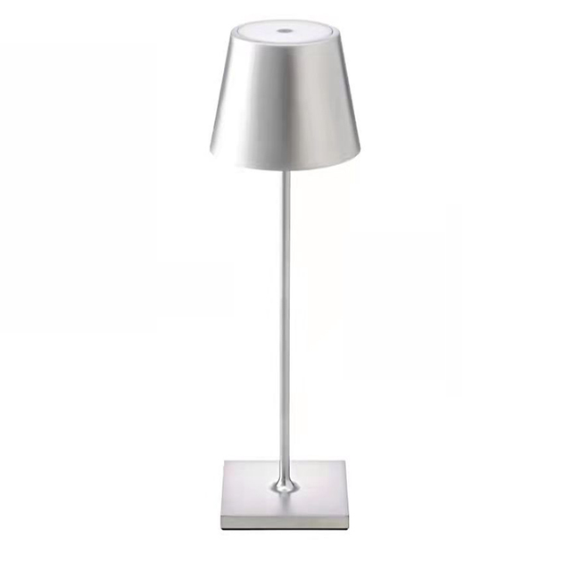 La lampe sur pied led vu de face sur un fond blanc, couleur du produit blanc