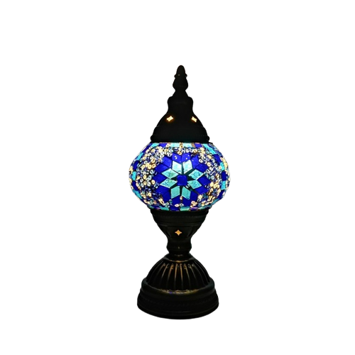 La lampe mosaïque verre vu de face, sur un fond blanc, couleur de la mosaïque bleue et blanc